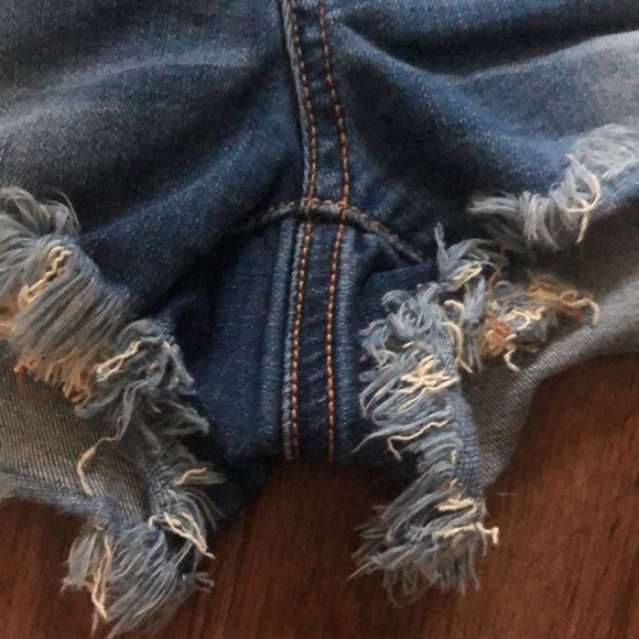 American Eagle Button Fly Distressed Denim Jean Shorts Frayed Hem Size 4    1010 - Picture 5 of 14